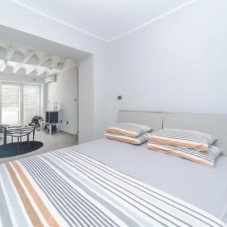 Apartment Mediteranska Street